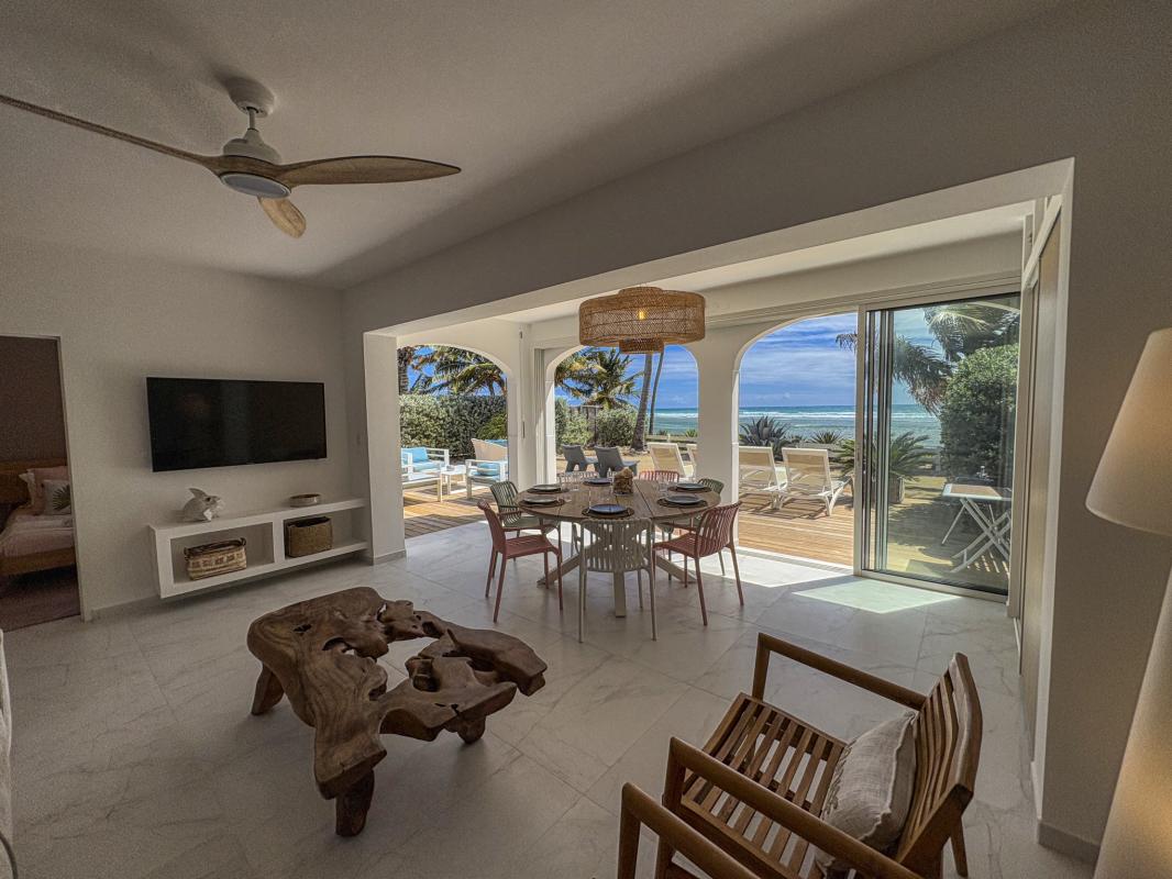 14.Location villa pied dans l'eau Saint François Guadeloupe_Salon